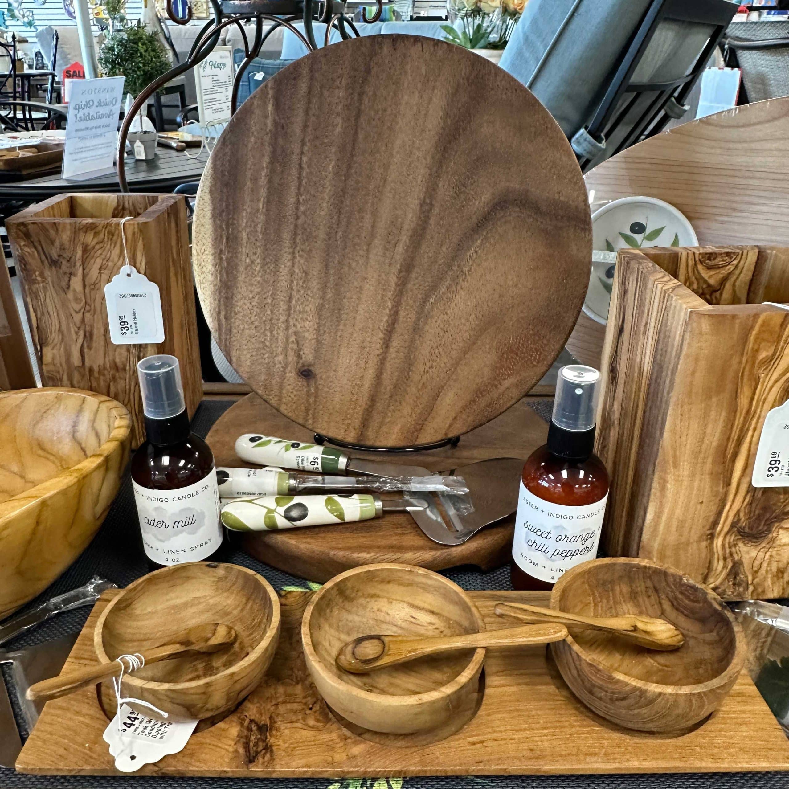 teak and olive wood seriving pieces